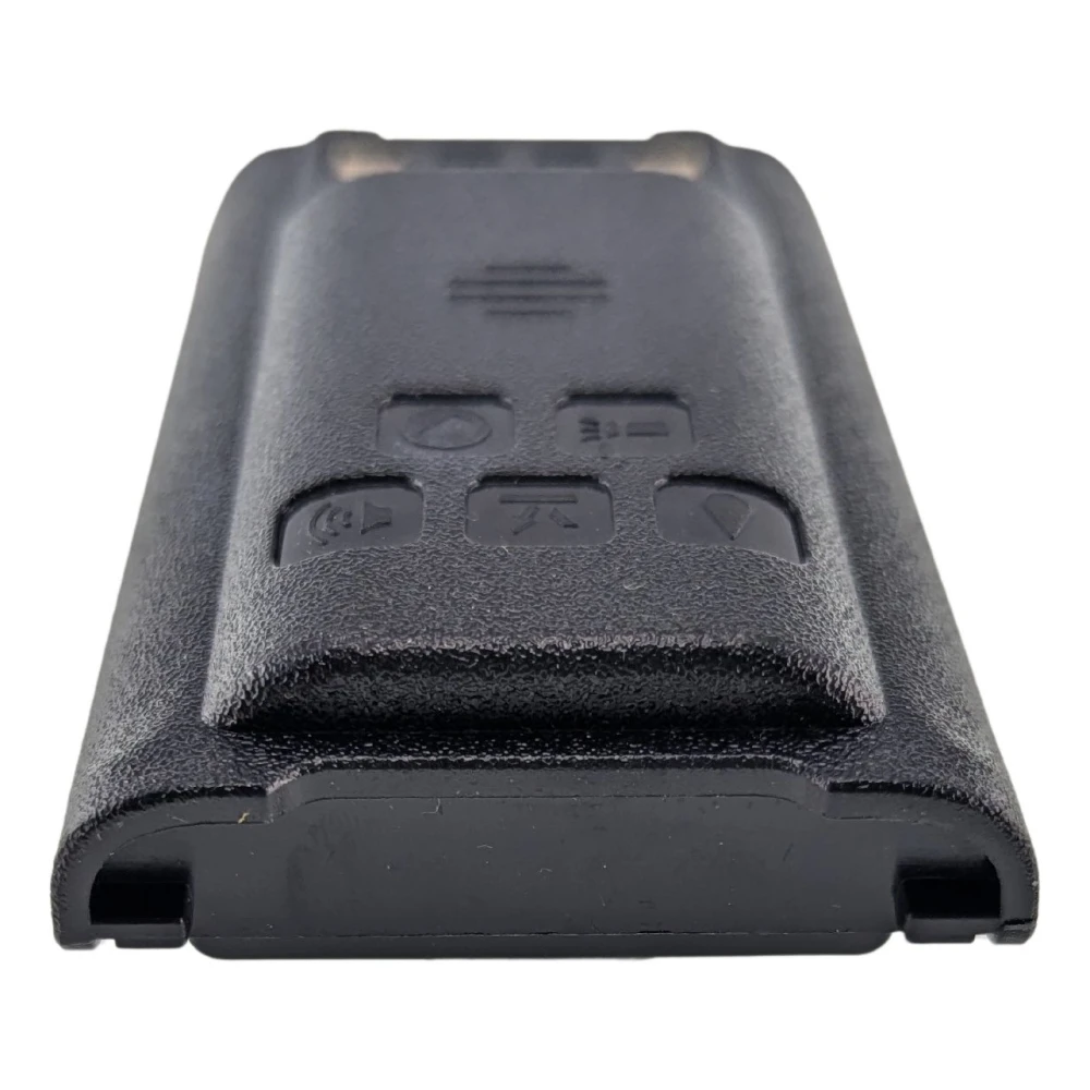 Batería Baofeng UV-9R Plus 8000mAh en detalle mostrando diseño y conectores