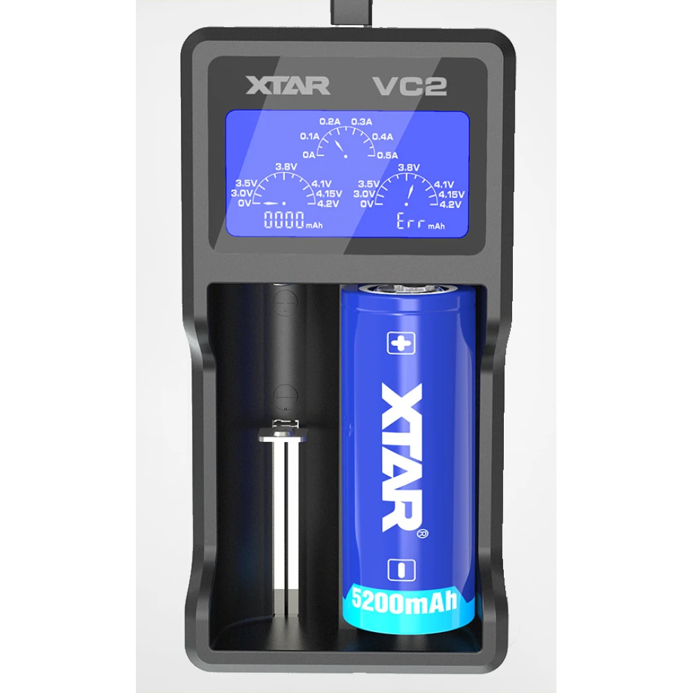 Cargador XTAR VC2 conectado a adaptador USB para carga