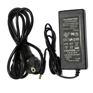 Alimentatore 12V 5A con connettore 5,5mm per LED e LCD