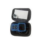 Dispositivo Creator C420 conectado a vehículo BMW para diagnóstico