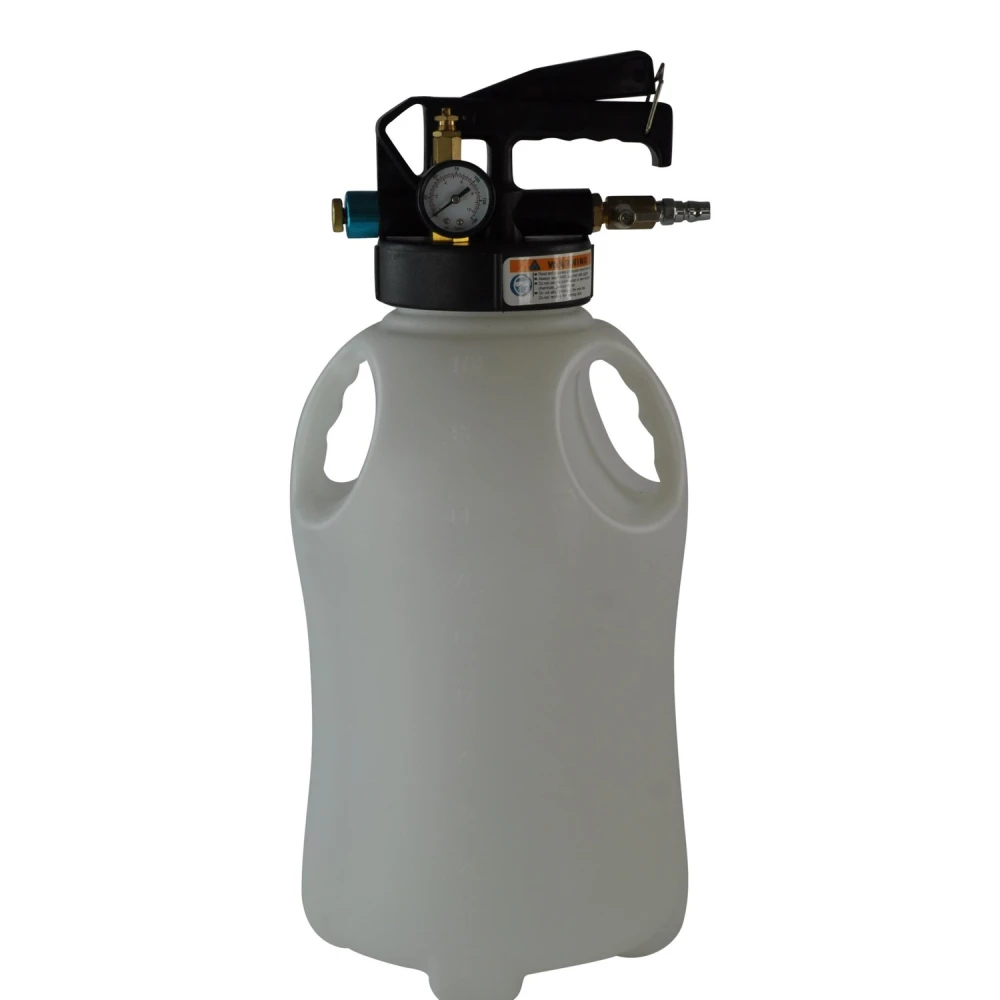 Uso de la máquina automática llenado de aceite en taller mecánico