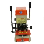 Vista lateral de la máquina duplicadora de llaves para cerrajeros TSX TOOL