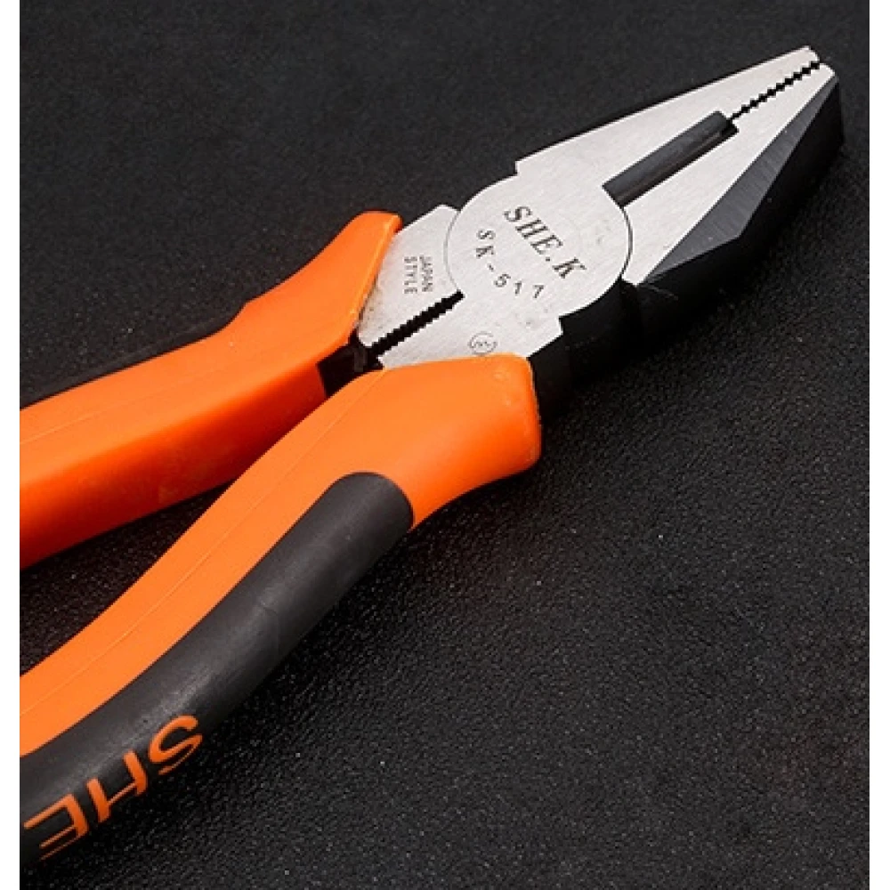 Detalle de las mandíbulas endurecidas de los alicates SK-517